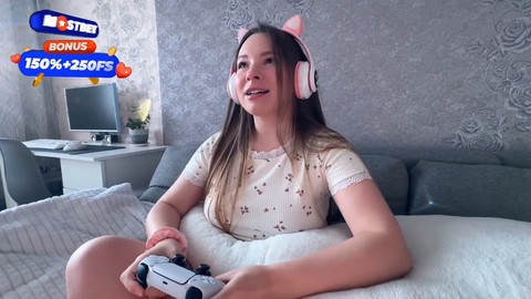Unartige Stiefschwester verführt zu einer Hardcore-Sexsession zu Hause, während sie alleine ist, Teil 1