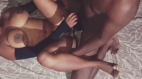 Sexe interracial avec des filles indiennes et noires dans un cadre villageois