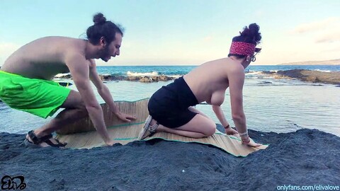 Rendez-vous secret sur la plage avec Elivalove, elle s'en occupe et nous nous mettons au travail.