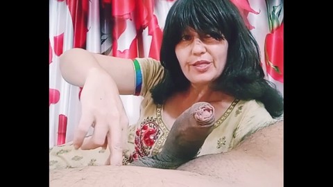 Sehen Sie zu, wie die freche MILF Angel Dani Fowler gehorsam seinen Hintern leckt
