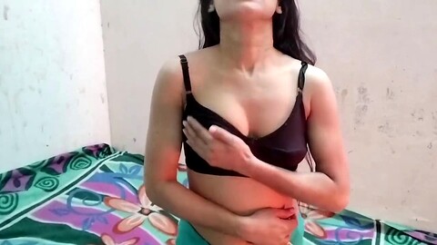 La cognata prova tutto il piacere dopo aver tolto il reggiseno