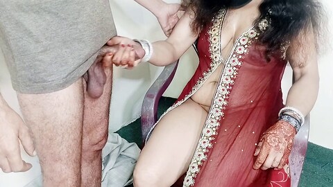 Un ragazzo in dhoti affronta il grande sedere della sua cognata pakistana Netu Rani per un'azione anale bollente.