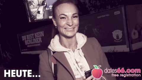 Selvaggio sesso pubblico con la timida Kessie dietro un cartellone pubblicitario di Berlino! Dates66