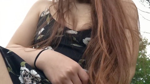 Lexa Lite disfruta del control del orgasmo al aire libre en un campo de frambuesas público.