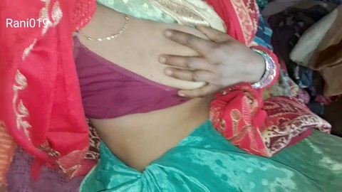 Die indische Bhabhi Rani wurde auf dem Feld erwischt, als sie mit ihrem Schwager Spaß hatte.
