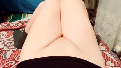 ¿Quién necesita pantalones con un culo tan hermoso como el de Crossdresserkitty?