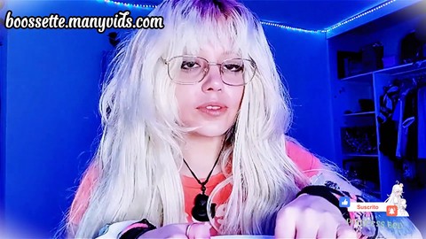 Hungrige blonde Teenagerin verschlingt ein Stück Fleisch • Essensthemen-Porno mit Ahegao und Lecken
