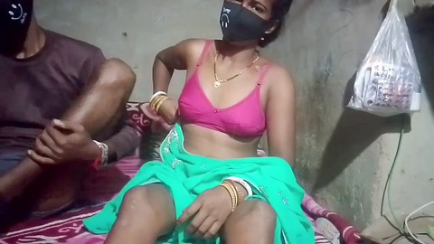 Aventuras sexuales de la Bhabhi del pueblo en el campo