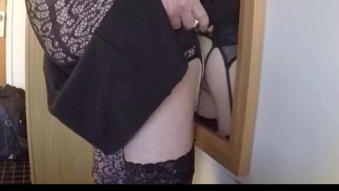 Masturbation avec un gode en se regardant dans le miroir se terminant par un éjaculat désordonné